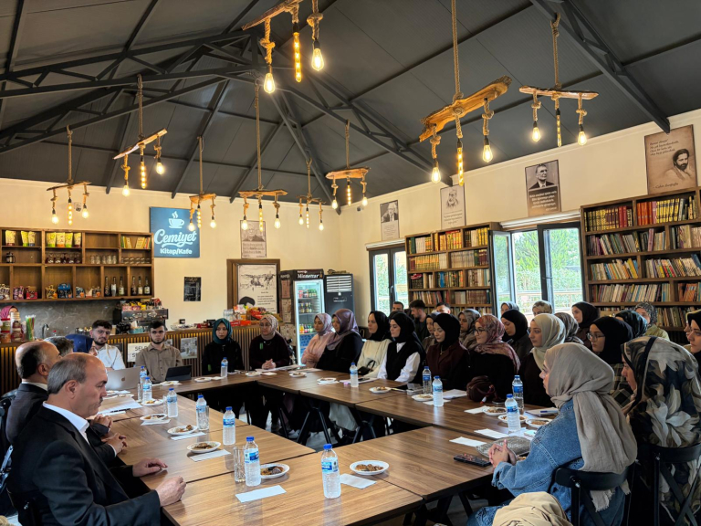 Üniversitemiz Özgür Düşünce Topluluğu Tarafından, Prof. Dr. Yasin Aktay’ın Katılımıyla “Din Değişmeden Yenilenebilir mi? Reform, İçtihat ve Tecdit Arasında İslam” Başlıklı Program Gerçekleştirildi